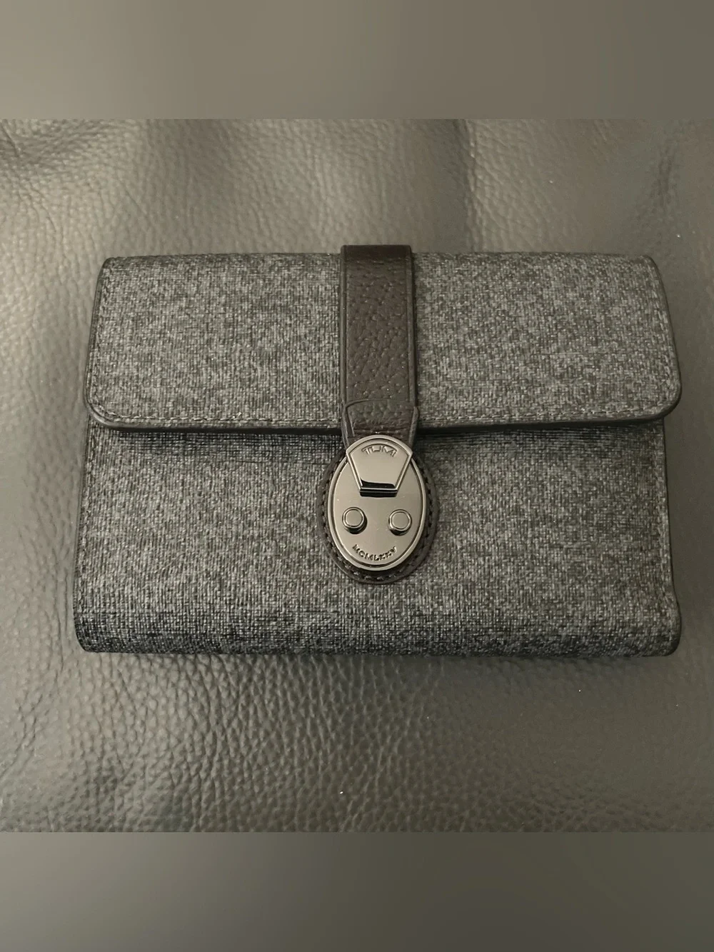 NWOT TUMI Leather Wallet